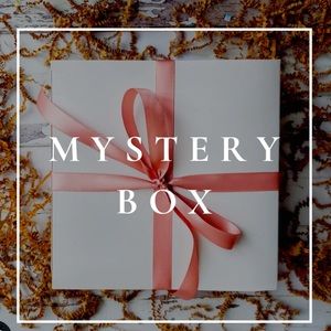 Women’s clothing jeans tops bottoms dresses. $300 value guaranteed. Size xs/s